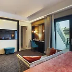 מלון Eurostars Danube 4*
