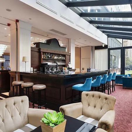 מלון Eurostars Danube 4*